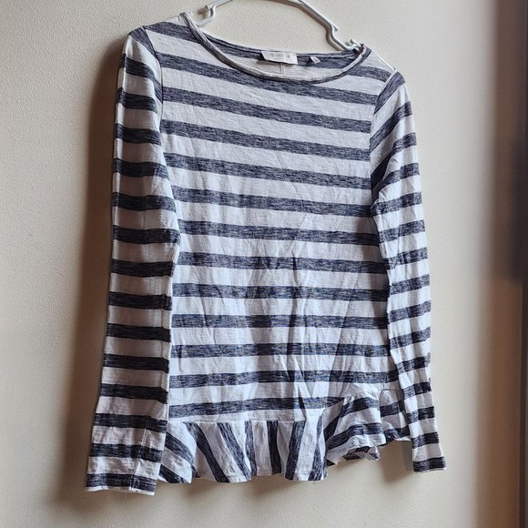 NWOT Rich & Royal Gray/White Striped Scoop Neck Ruffled Jersey Size XS - Picture 2 of 16